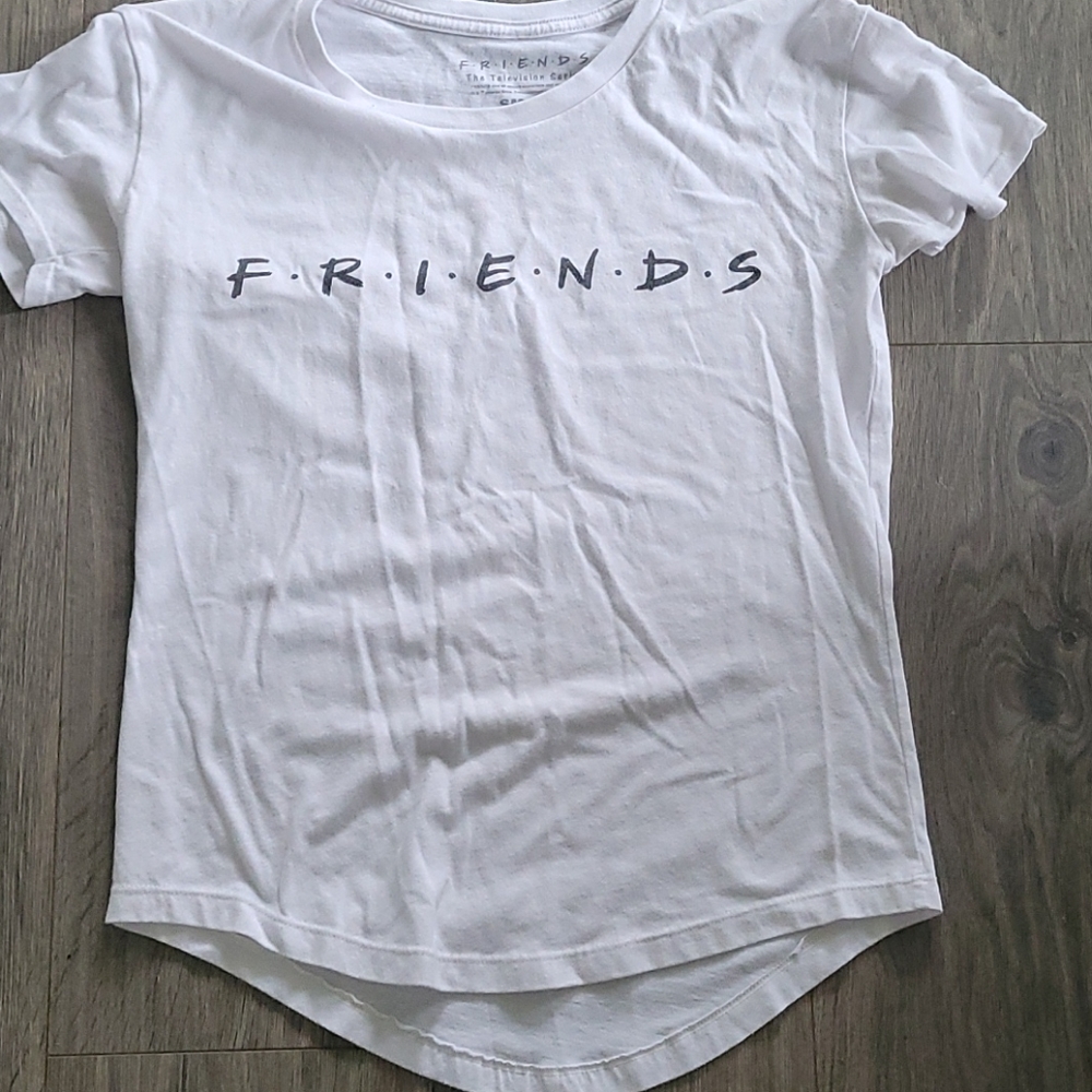 EUC WARNER BROS Women's friends t shirt